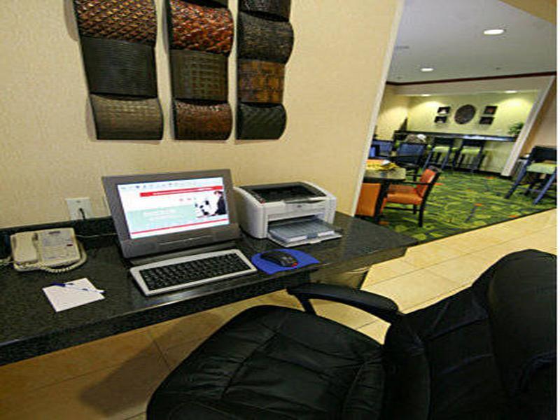 Fairfield Inn & Suites Kansas City Airport Exterior photo